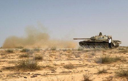 Lực lượng ủng hộ Chính phủ Libya trong chiến dịch chống IS ở Sirte ngày 2/7.
